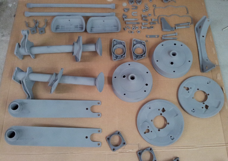 die ersten Teile auch gleich mal gestrahlt und grundiert