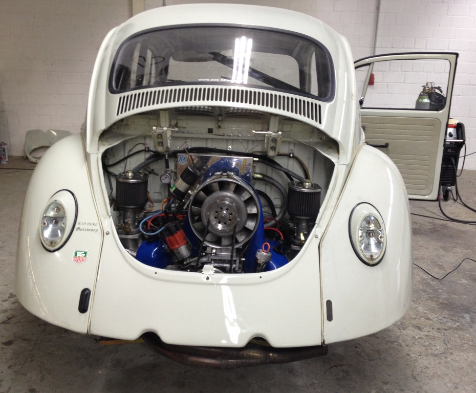Motor eingebaut Heckblech lose <br />eingesteckt.