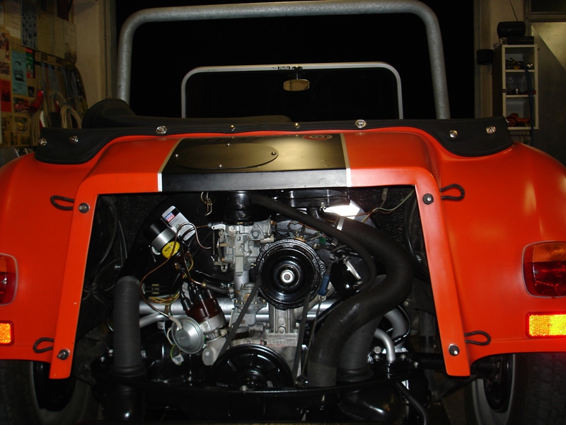 Karmann GF Motorraum.JPG
