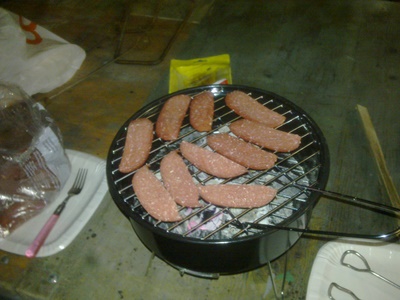 der grill von den schweizern für mich, sucuk von mir an die schweizer