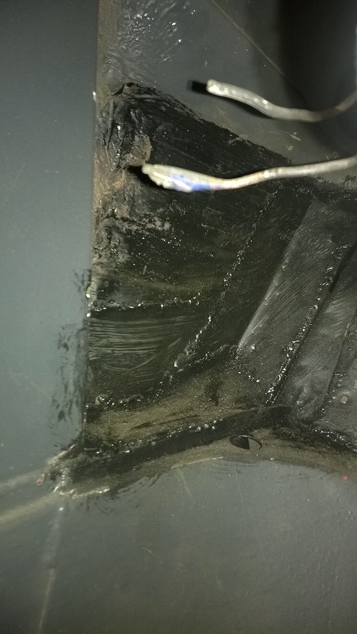 Fahrerfußraum links unten sieht es jetzt schon wieder besser aus