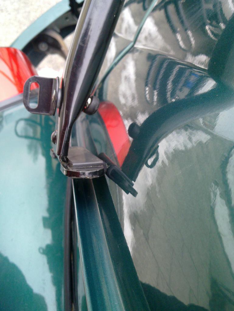 der Halter an der Regenrinne bedarf noch etwas arbeit, sollte aber ein klacks werden