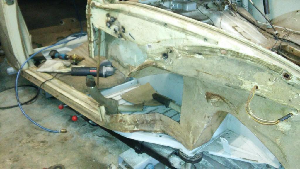 Stückweise alles Raustrennen was zu sehr beschädigt ist