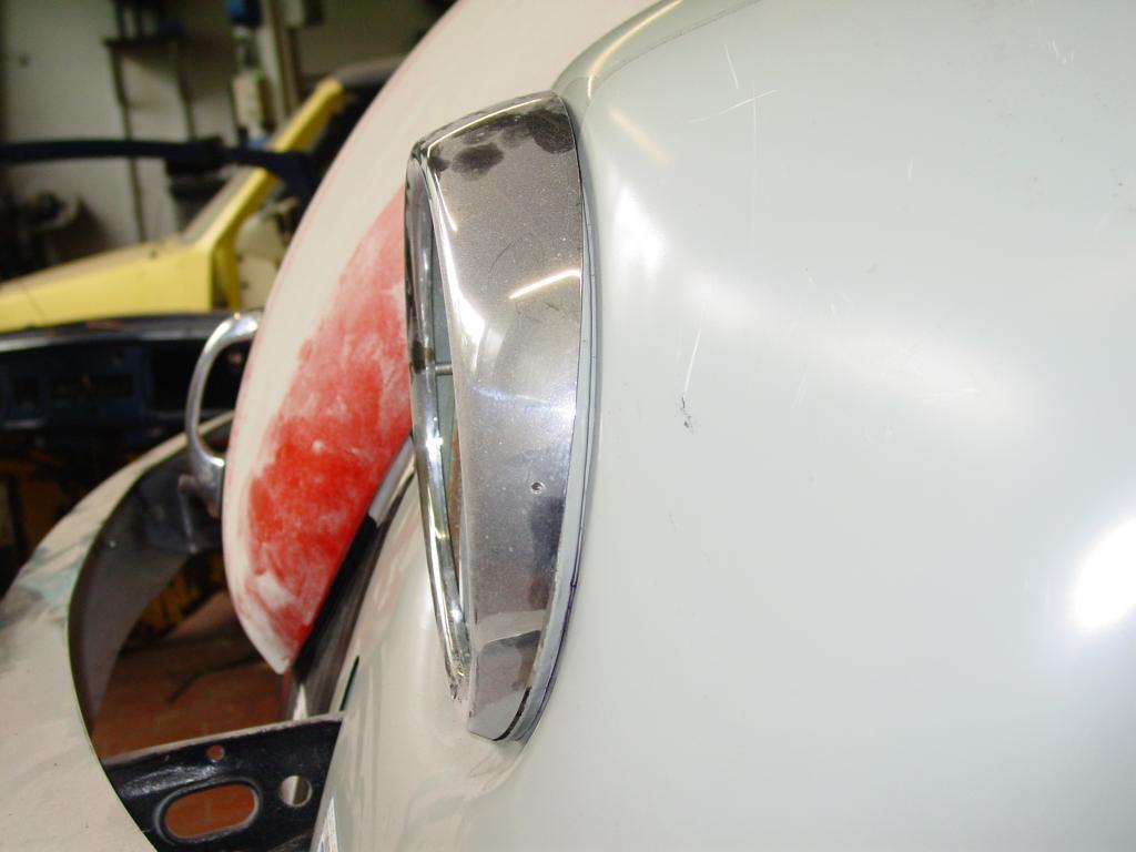 Das übliche: Original-Lampenringe passen nicht auf Original-Lampentöpfe, hätte ich bei Nachbauteilen ja erwartet, aber original VW?