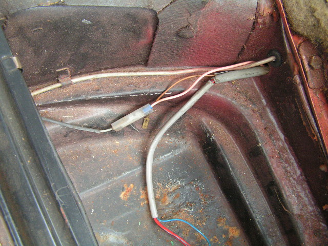 hier das braune Kabel , da hab ich kein gegenstück zu ...