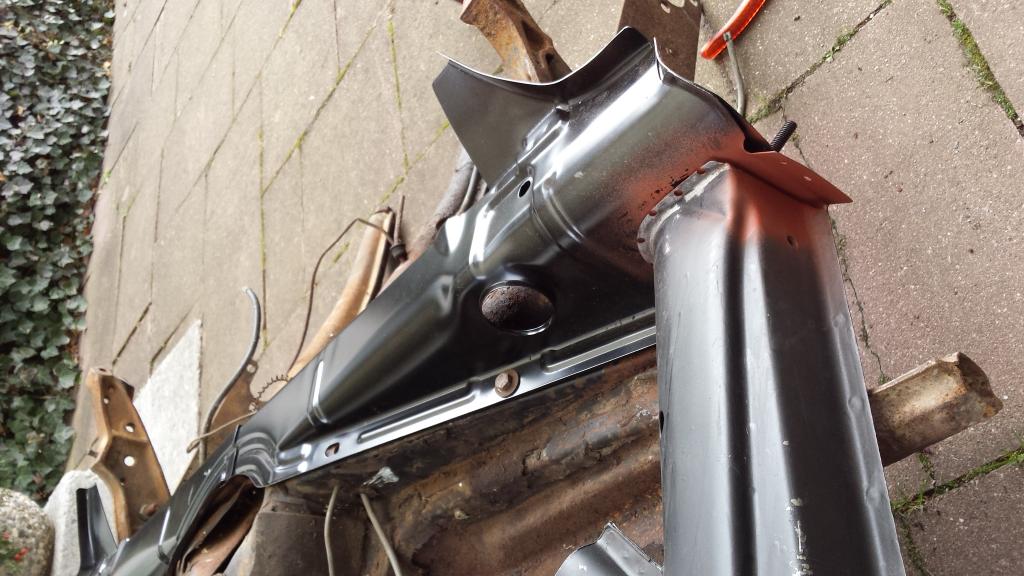 Hier die Lasche die dann am Schweller verschweißt wird