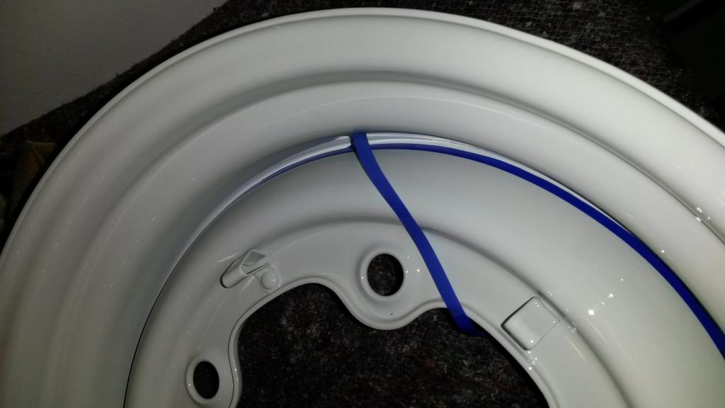 Schön fein an der Kante abkleben, bei den 5,5ern fast unmöglich.