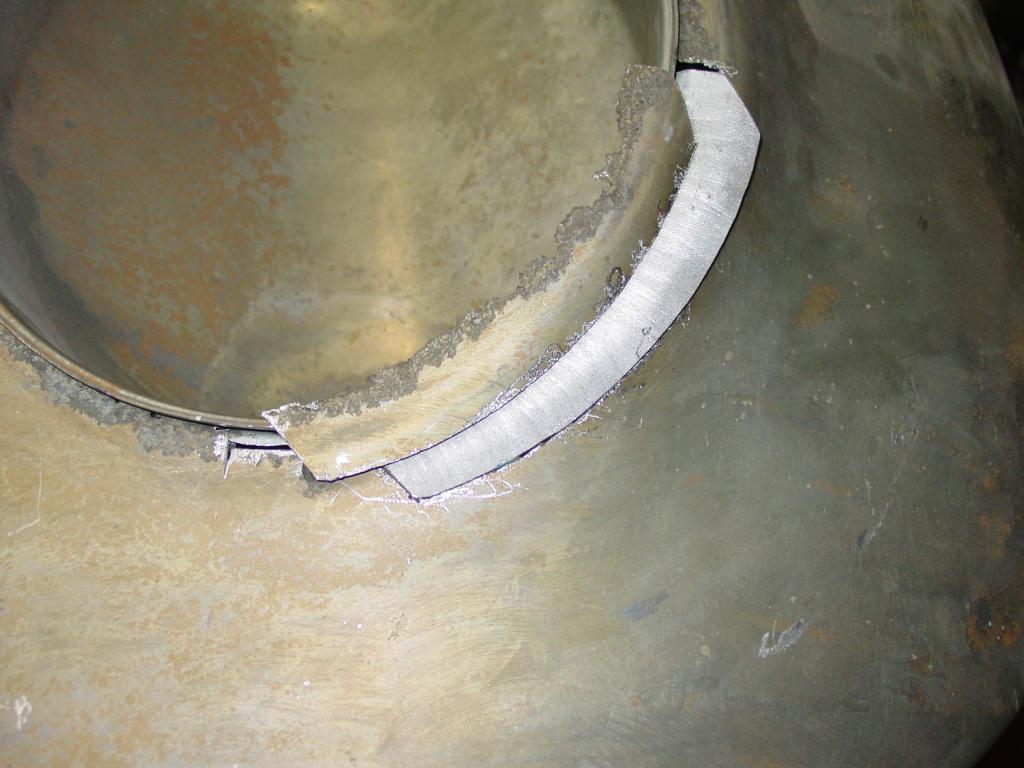 Ausgetrenntes Altblech oben liegend