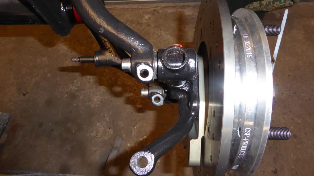 was fü Klemmschrauben sind dafür notwendig? In dem Loch wird der Bundbolzen durch seine Nut gespannt demnach  gehe  ich davon das da eine Schraube mit Bund rein muss....finde diese aber in keinem Shop ???