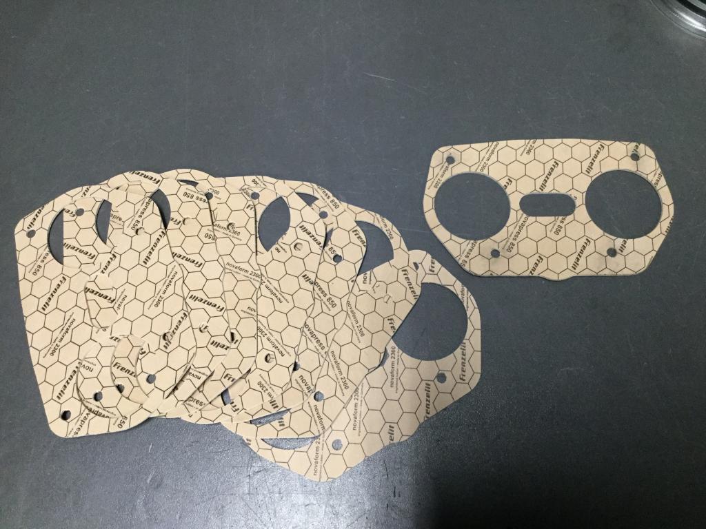 Benzinfest, haltbarer als Kork und CNC geschnitten passt! Aber zu Viele.