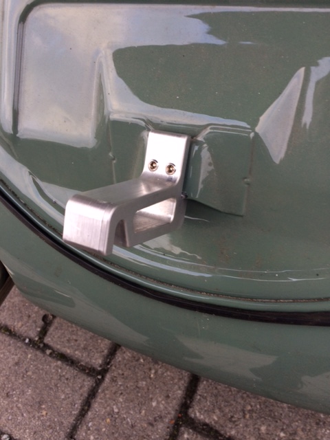 Haubenaufsteller von Jay Cee