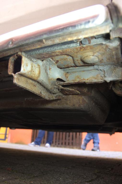 Wagenheberaufnahme links