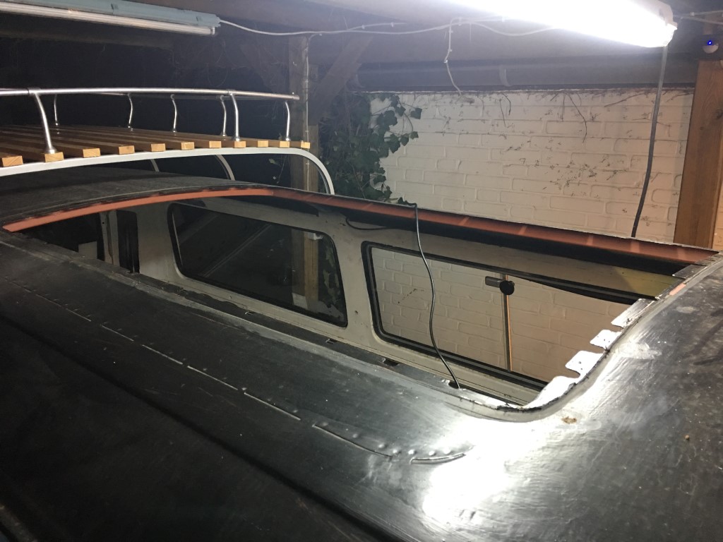 Der Faltdach Ausschnitt von außen, sauber abgesetzt und gepunktet, wird verzinnt