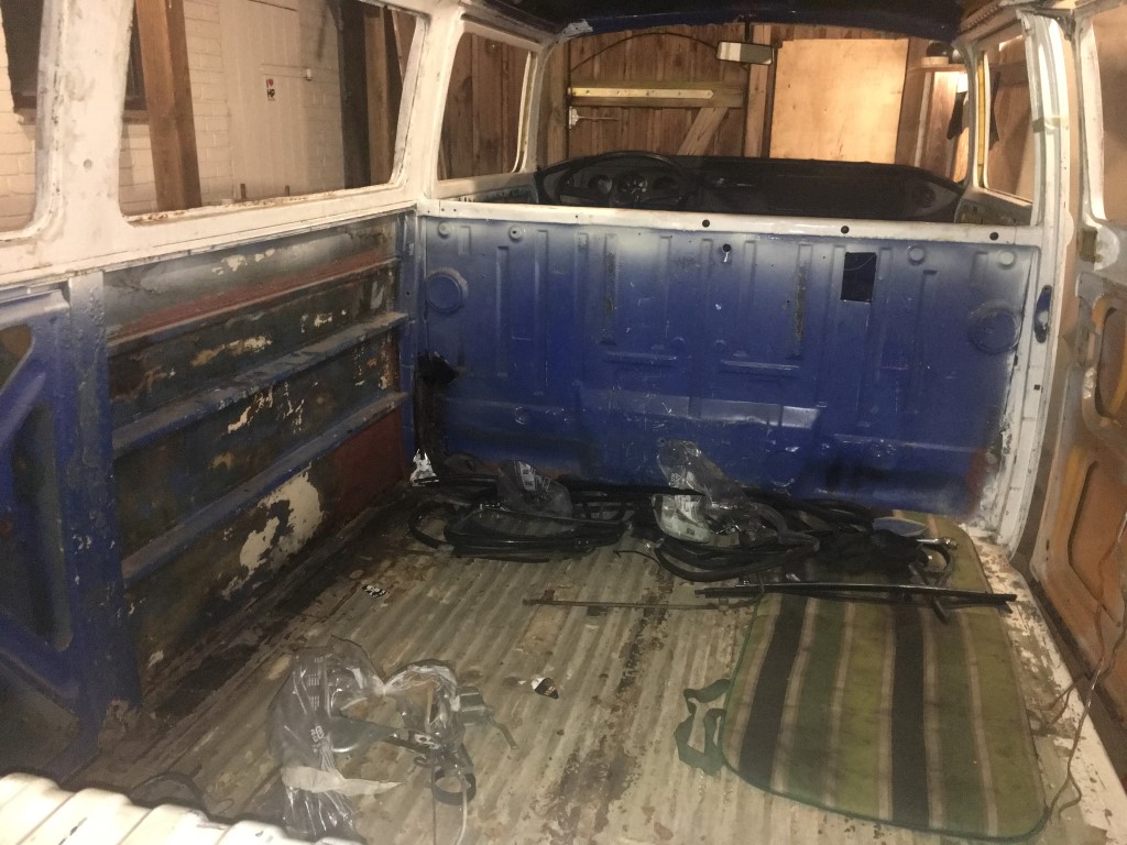 wir haben sofort mit dem leer räumen und der Demontage begonnen um die anfallenden Arbeiten zu sehen