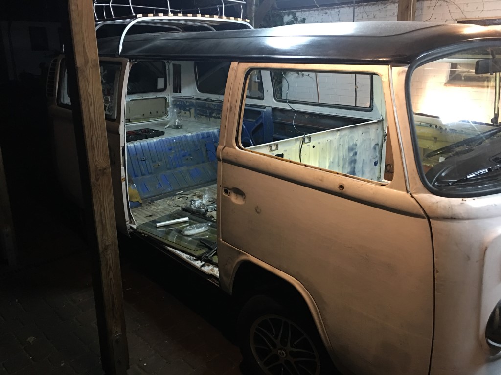 wir haben sofort mit dem leer räumen und der Demontage begonnen um die anfallenden Arbeiten zu sehen