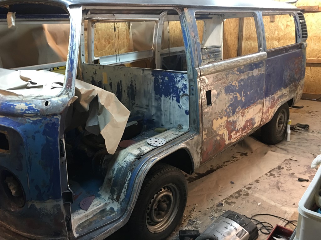 auch alle Türen wurden ausgebaut, zerlegt, entlackt