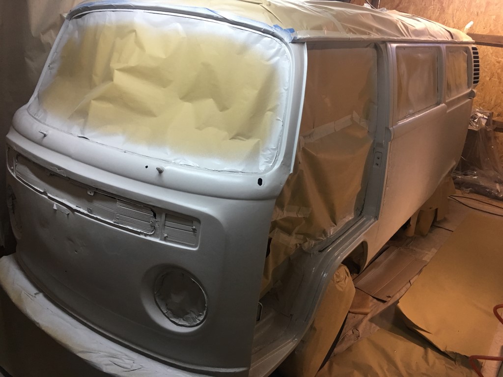 erste Schutz Grundierung außen, das blanke Blech hatte zwischenzeitlich schon wieder Flugrost angesetzt