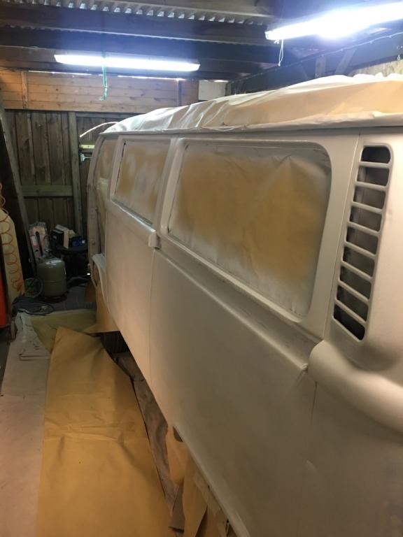 erste Schutz Grundierung außen, das blanke Blech hatte zwischenzeitlich schon wieder Flugrost angesetzt