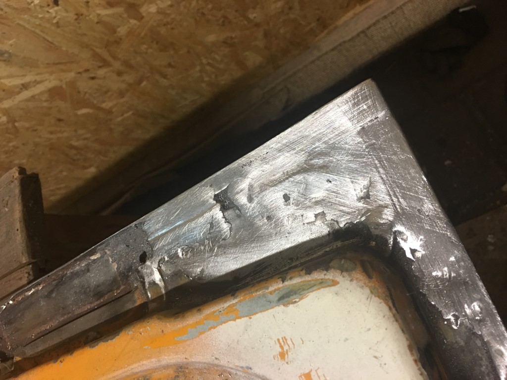 Innen fertig, halbwegs die Struktur wieder gegeben, sieht man später nur, wenn man sich untern Bulli legt :)