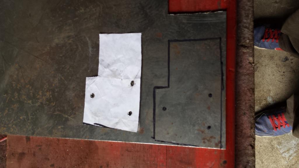 Schablone auf Blech übertragen