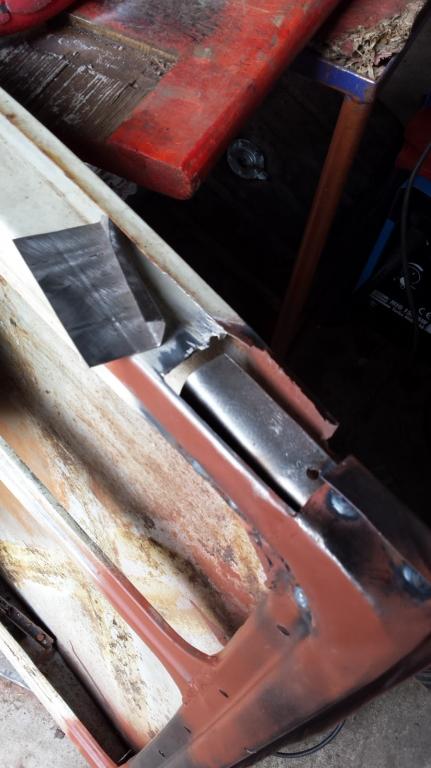 Verstärkungsblech und Türunterkante drinnen