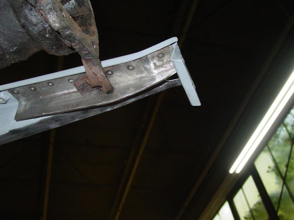 Verstärkung unter hinterem Querträger