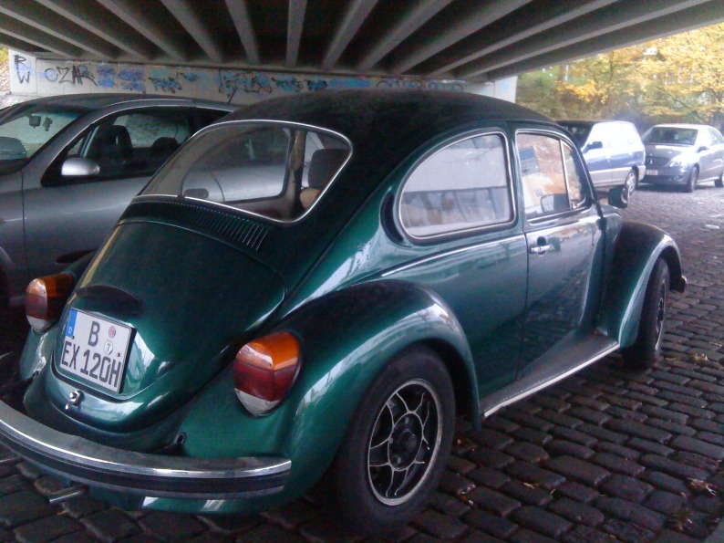 Er hat halt überall Beulen und Dellen. Sieht man am Trittbrett und andere Seite das gleich Spiel. Wie schon gesagt