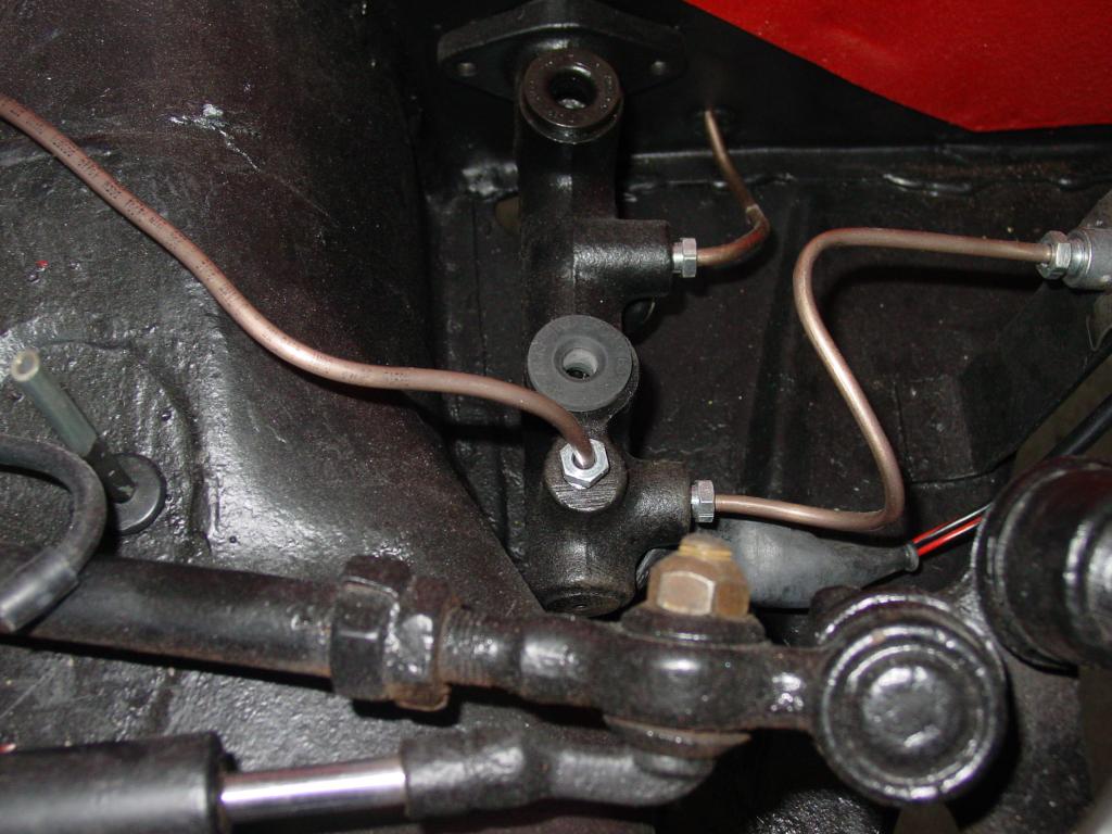 Zweikreisbremse mit TRW-HBZ, Gummi oben noch TRW, unten passendes Gummi vom Audi