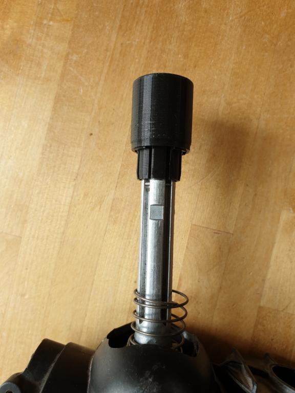 Adapter auf dem Schalthebel von der Seite