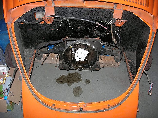 Kaefer_Motorraum_leer.jpg