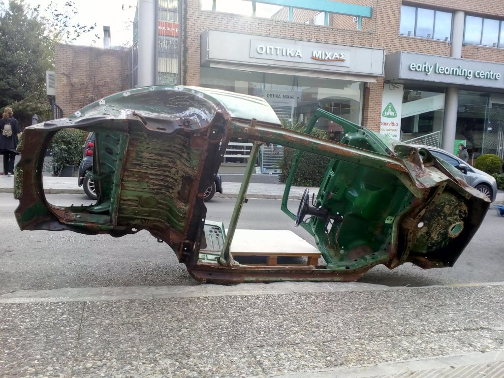 4. Beitrag Bild 027 - Häuschen draußen.jpg