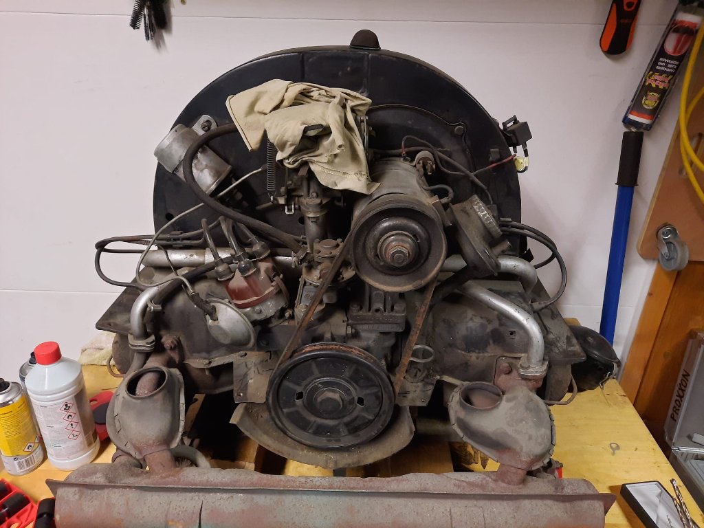 Auszutauschender Motor, LIMA-Regler unter Rückbank