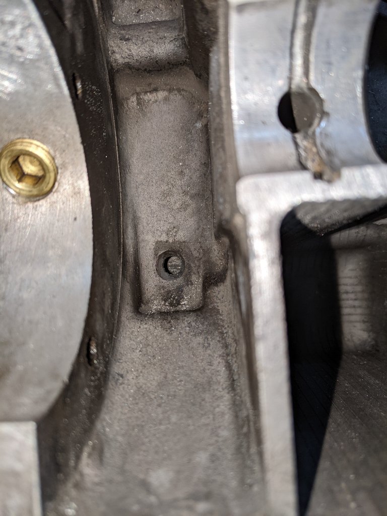 Bohrung im Gehäuse die verschlossen sein muß