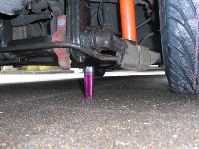 Aber noch tiefer? Das ist jetzt im Ruhezustand fotografiert. Während der Fahrt geht der nochmal ca. 3cm runter