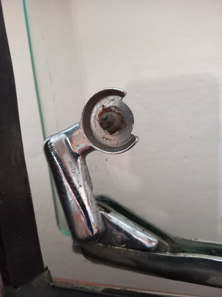 Verschluß Dreiecksfenster.jpg