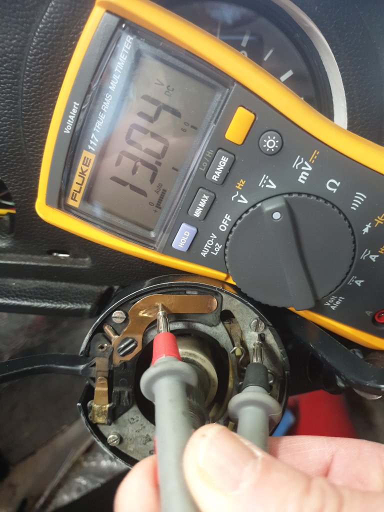 12V Plus am Lenkrad