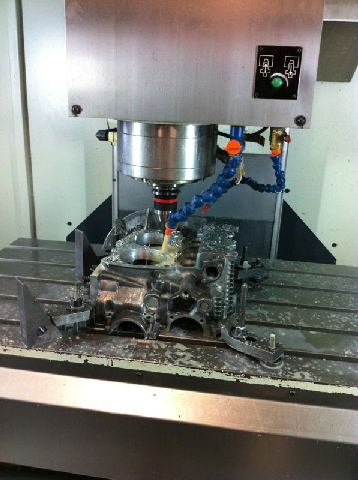 und planen das Gehäuse um Anschließen eine feines TYP 1 konformes Lochbild hinein zu bohren und mit Gewinde zu verehen.