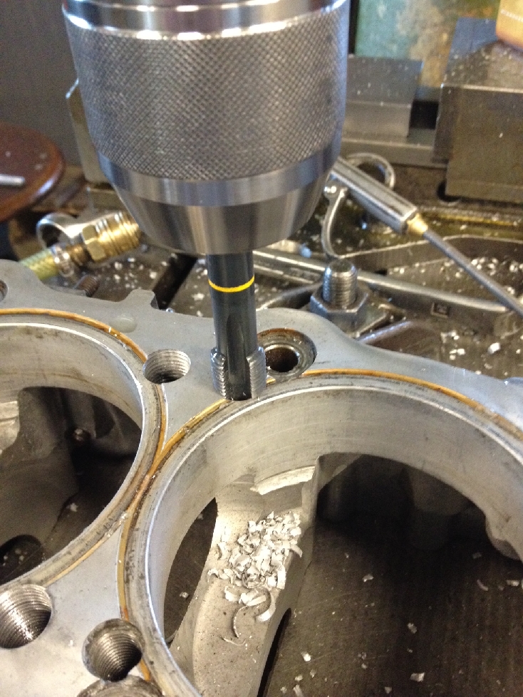 Schneiden eine Gewinde hinein...