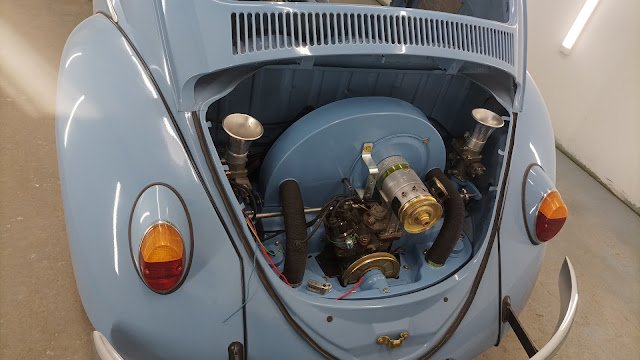käfer timo motor mit ansaugtrichtern.jpg