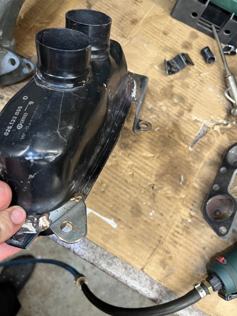 WBX Saugverteiler mit Haltern für Typ 4 Motorgehäuse.JPG