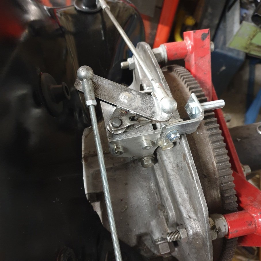 Gasgestänge mit Gasseilführung fertig.jpg